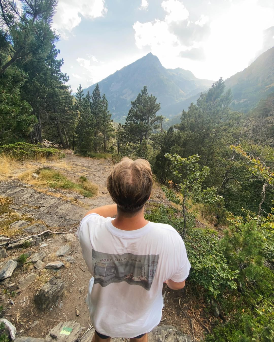 OmarX en un entorno natural de aventura